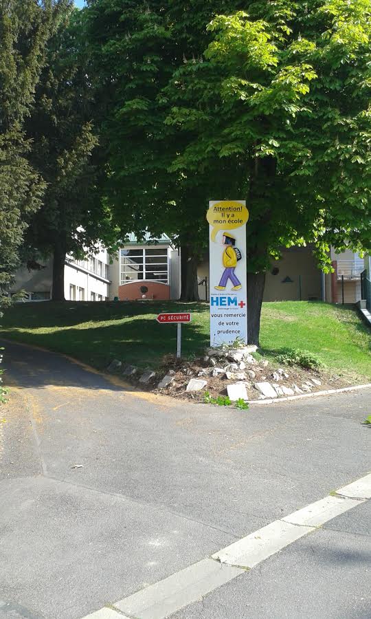 <p>TOTEM DE SIGNALISATION ECOLE DE L'HOPITAL POUR ENFANTS DE LA CROIX ROUGE DE MARGENCY (95)</p>